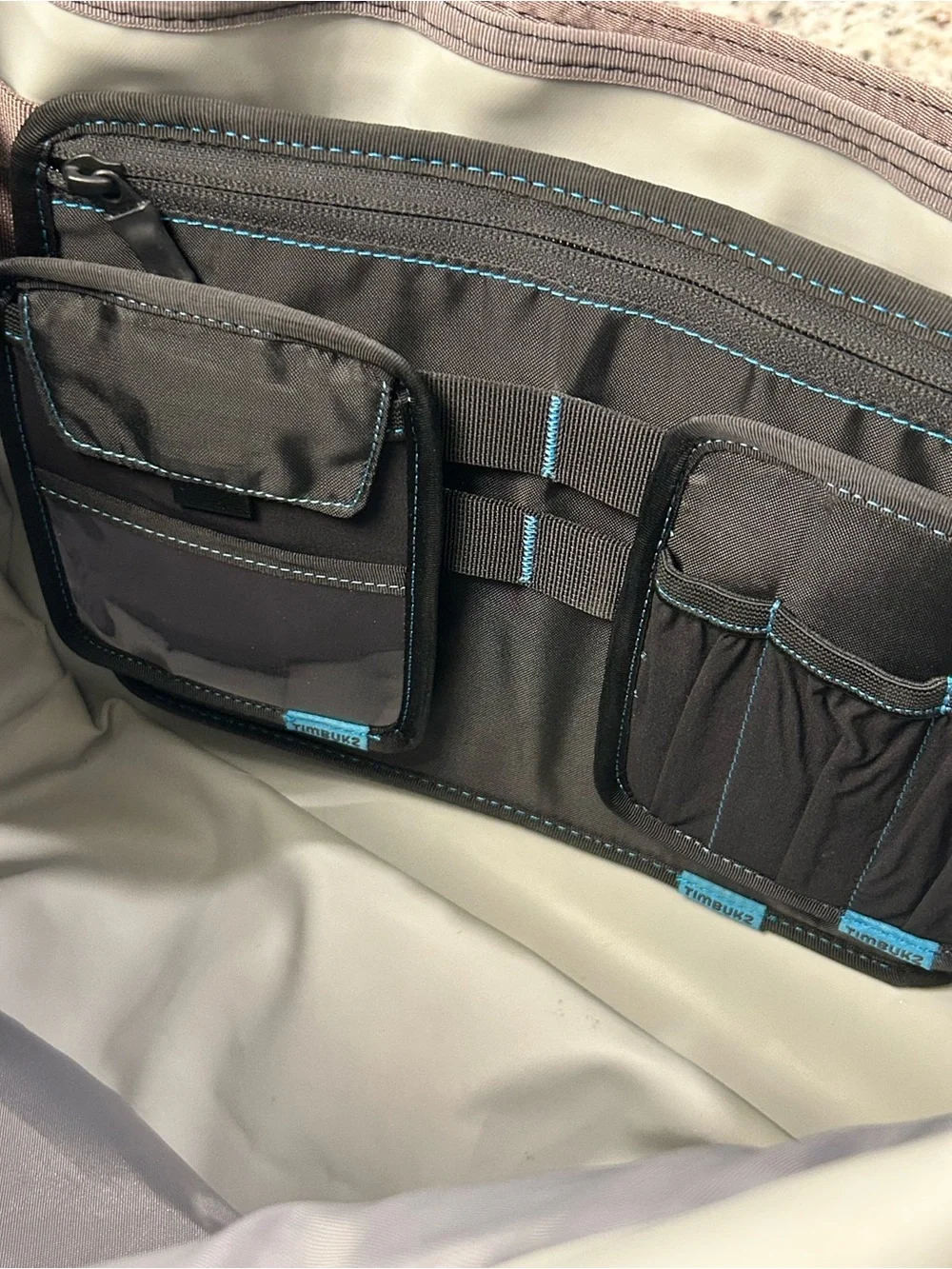 Timbuk2 Command Black Messenger Bag Taupe Trim EUC Laptop Travel TSA Business